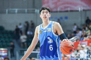 下半场回暖未能救主！邹阳10中6拿15分9板3断 15分全是下半场所得