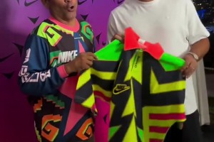 花蝴蝶和外星人！花蝴蝶老了还是花😁