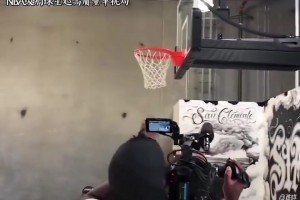 “这合影够吹一辈子～小球迷与GOAT同框～”